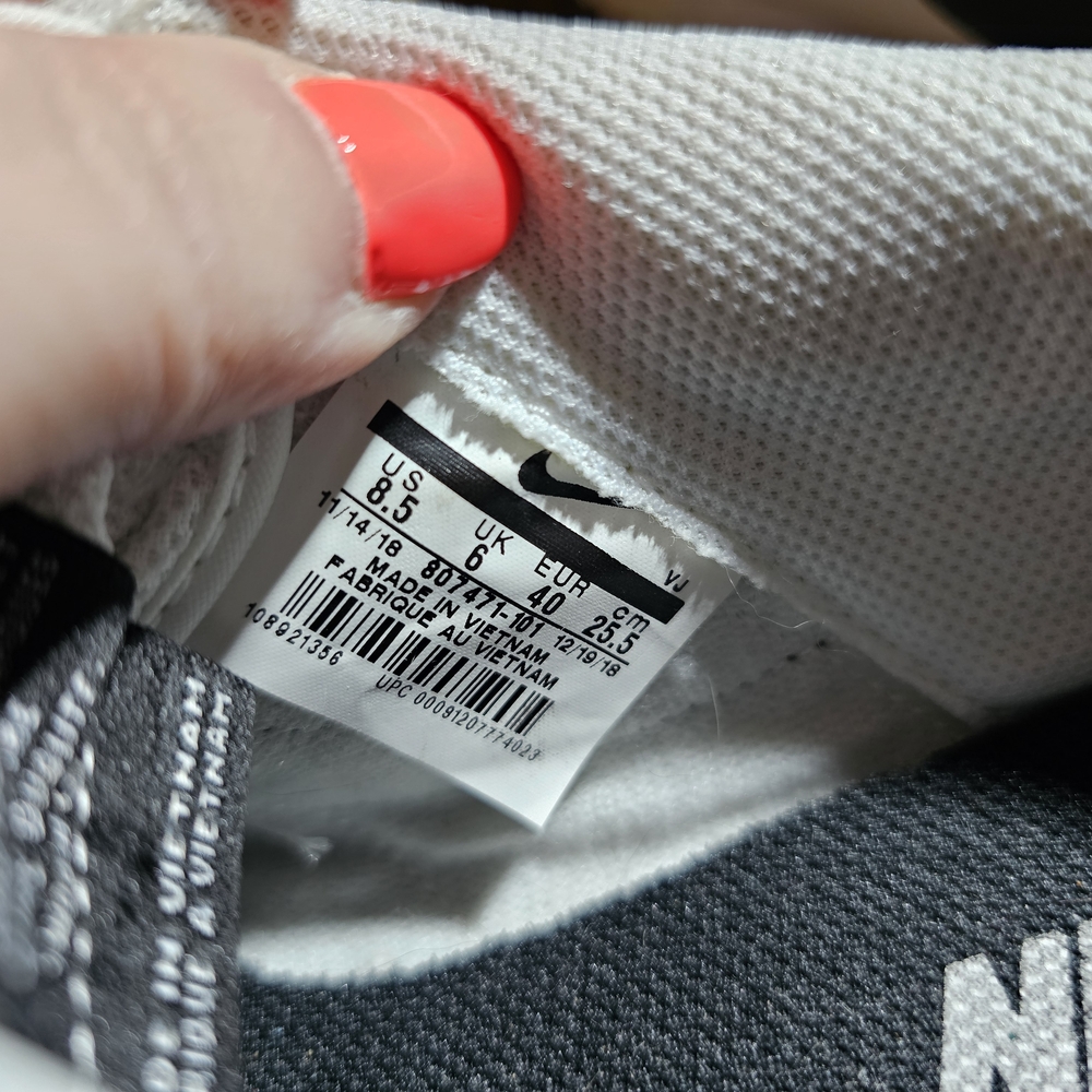 Nike White Sneakers with Black Accents - Picture 4 of 8